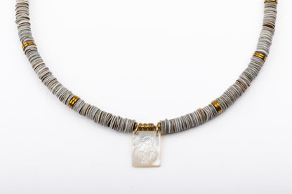 Fe Ania Perla Escapular