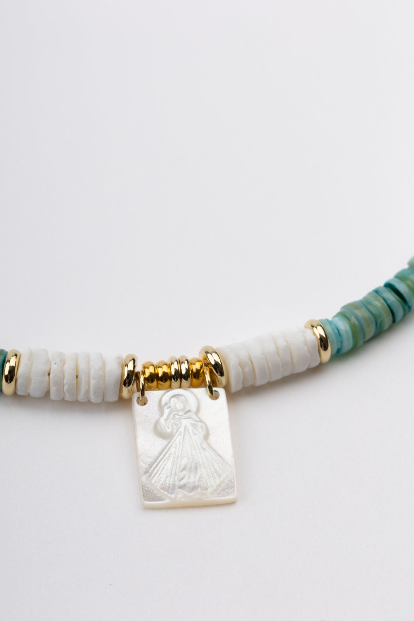 Fe Bianca Perla Escapular